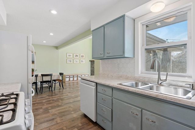 2401 Jones Place W, Bloomington, MN 55431