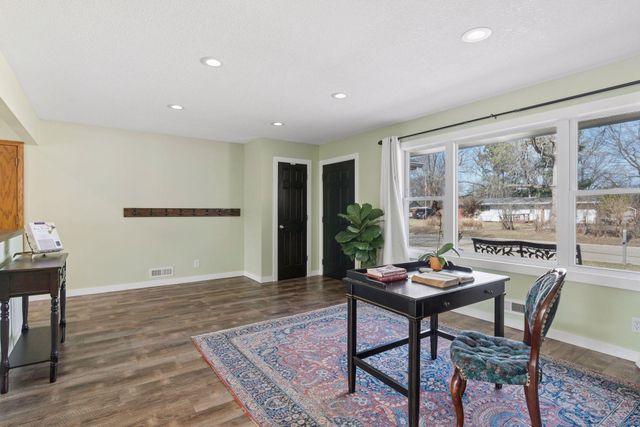 2401 Jones Place W, Bloomington, MN 55431