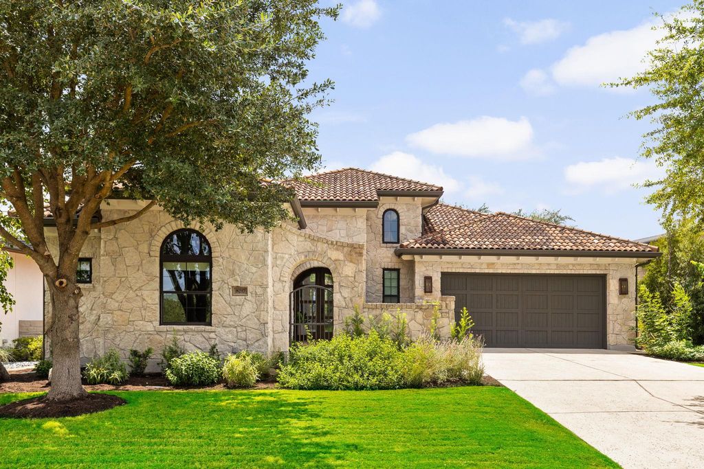 8217 Carranzo DR W, Austin, TX 78735