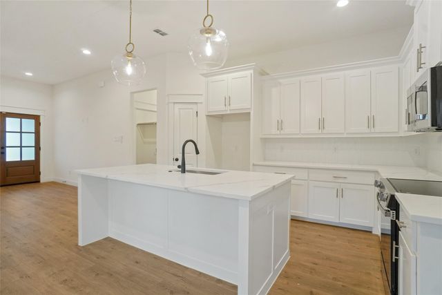 107 S 6th Street, Godley, TX 76044