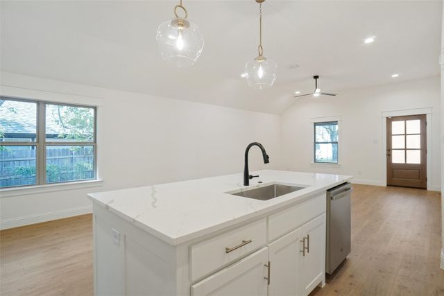 107 S 6th Street, Godley, TX 76044