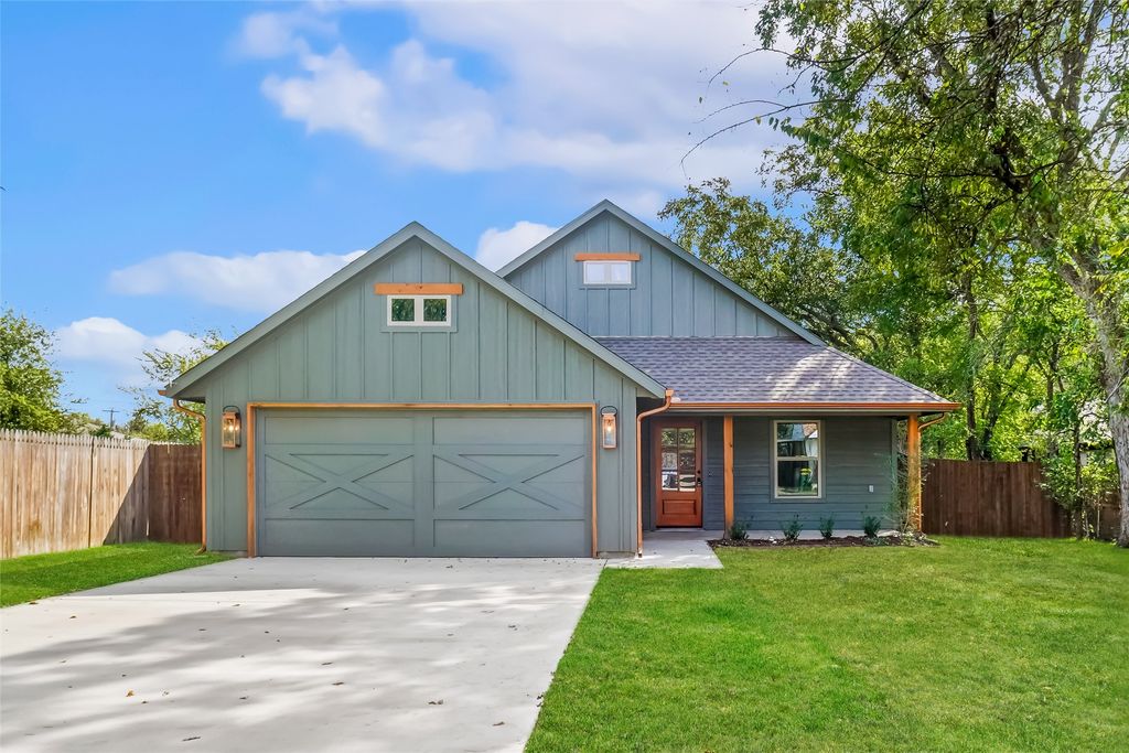 107 S 6th Street, Godley, TX 76044