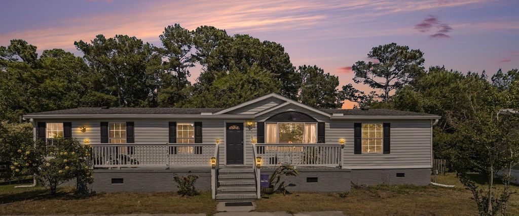 153 Rockdale St., Myrtle Beach, SC 29579