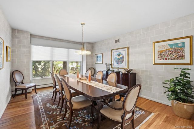 23 Mary Court, Melville, NY 11747