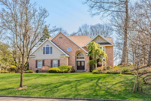 23 Mary Court, Melville, NY 11747