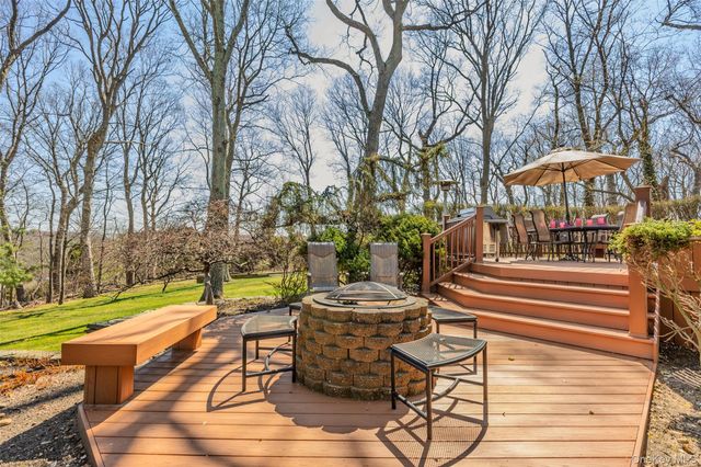 23 Mary Court, Melville, NY 11747