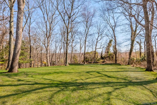 23 Mary Court, Melville, NY 11747
