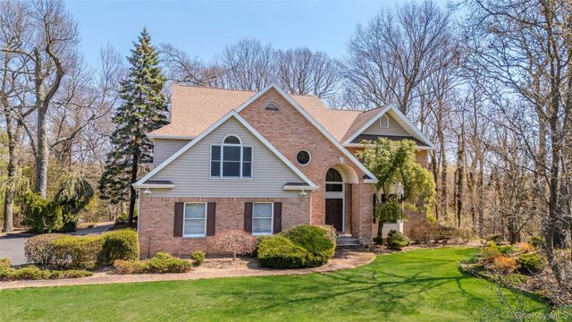 23 Mary Court, Melville, NY 11747