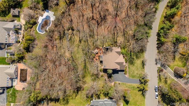 23 Mary Court, Melville, NY 11747