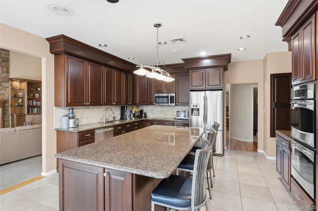 23 Mary Court, Melville, NY 11747