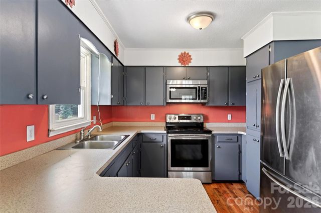 224 Cherokee Way, Marion, NC 28752
