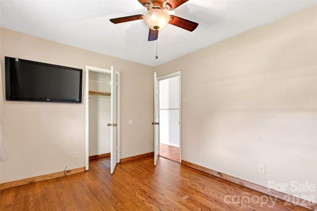 224 Cherokee Way, Marion, NC 28752