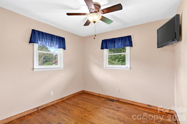 224 Cherokee Way, Marion, NC 28752