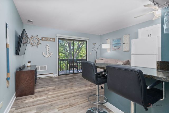 53 Oak Hill Colony Street 10, Fox Lake, IL 60020