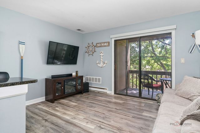 53 Oak Hill Colony Street 10, Fox Lake, IL 60020