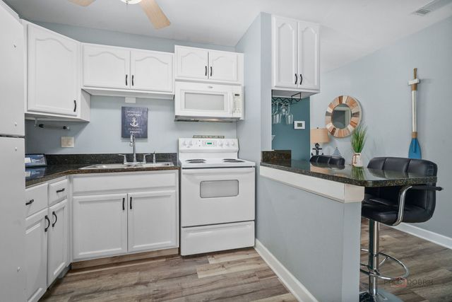 53 Oak Hill Colony Street 10, Fox Lake, IL 60020