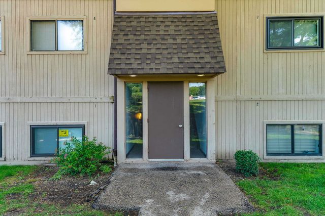 53 Oak Hill Colony Street 10, Fox Lake, IL 60020