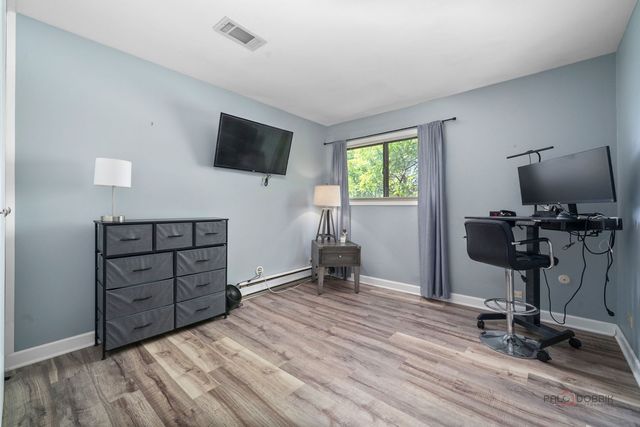 53 Oak Hill Colony Street 10, Fox Lake, IL 60020