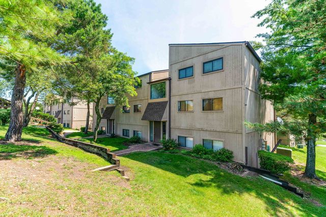 53 Oak Hill Colony Street 10, Fox Lake, IL 60020