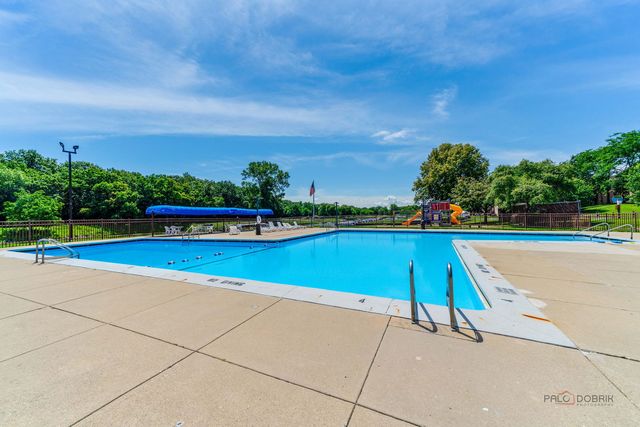53 Oak Hill Colony Street 10, Fox Lake, IL 60020