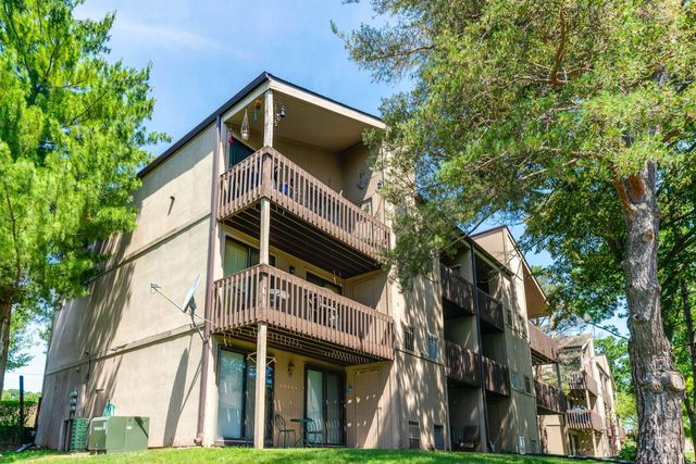 53 Oak Hill Colony Street 10, Fox Lake, IL 60020