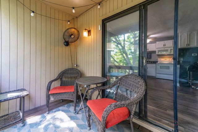 53 Oak Hill Colony Street 10, Fox Lake, IL 60020