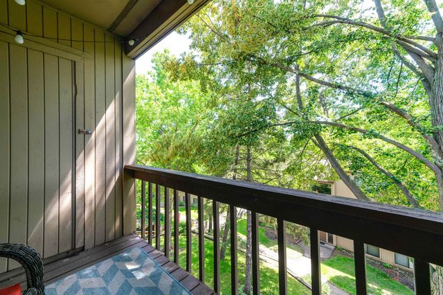 53 Oak Hill Colony Street 10, Fox Lake, IL 60020