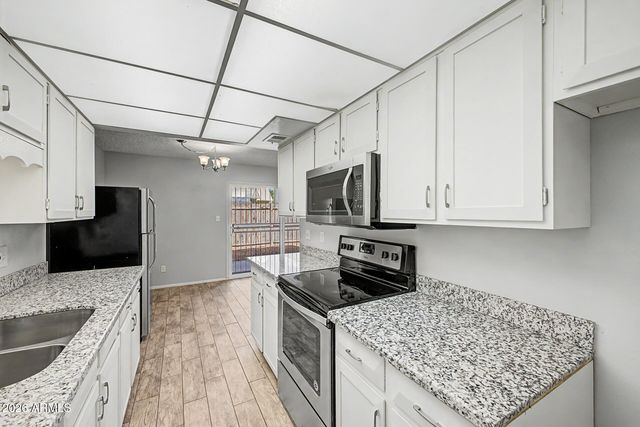 6060 W GOLDEN Lane, Glendale, AZ 85302