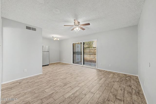 6060 W GOLDEN Lane, Glendale, AZ 85302