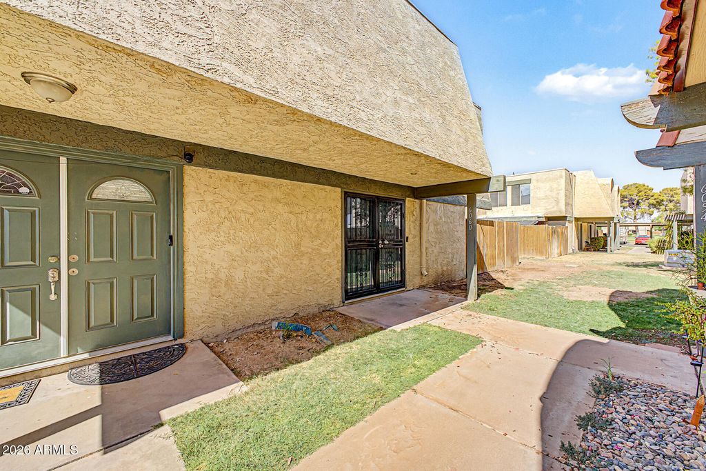 6060 W GOLDEN Lane, Glendale, AZ 85302