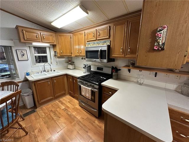 121 S Cardinal Drive, New London, NC 28127