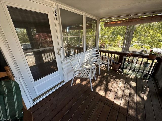 121 S Cardinal Drive, New London, NC 28127