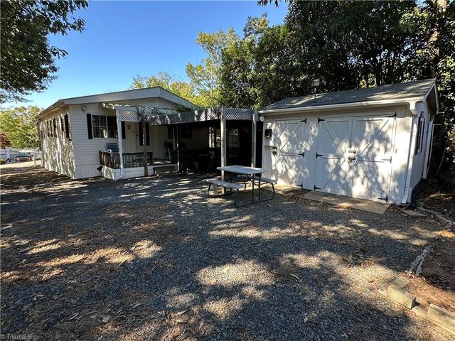 121 S Cardinal Drive, New London, NC 28127