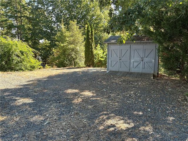 121 S Cardinal Drive, New London, NC 28127