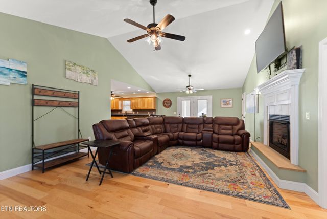 455 Carriage Drive, Crossville, TN 38555