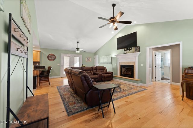 455 Carriage Drive, Crossville, TN 38555