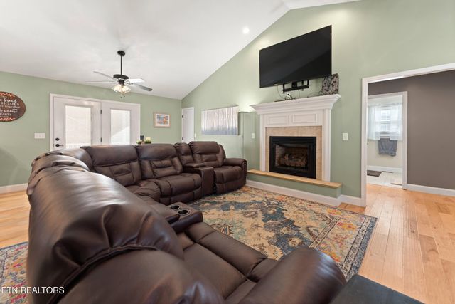 455 Carriage Drive, Crossville, TN 38555