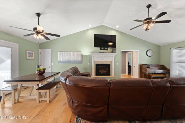 455 Carriage Drive, Crossville, TN 38555