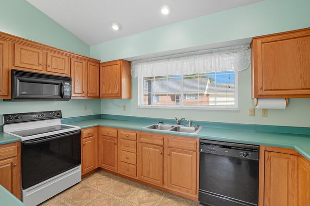 1781 Pinehurst Drive, Springfield, OH 45502