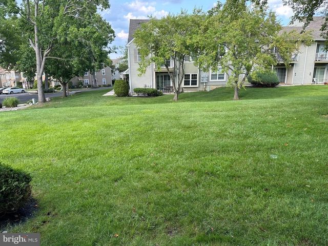 882A SCOTSWOOD CT, Mount Laurel, NJ 08054