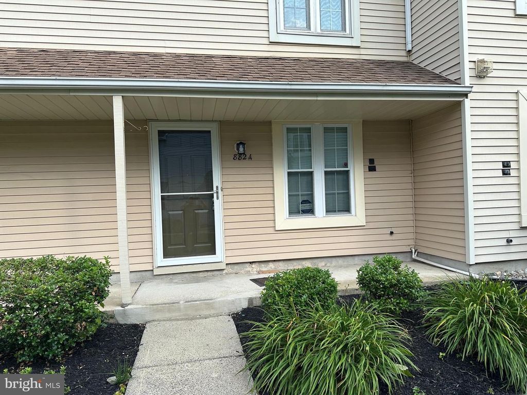 882A SCOTSWOOD CT, Mount Laurel, NJ 08054