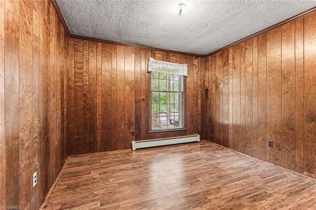 1040 Beechwood Road, King, NC 27021