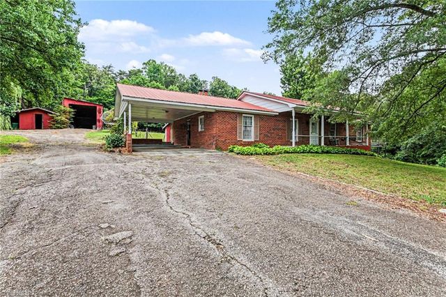1040 Beechwood Road, King, NC 27021