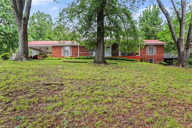 1040 Beechwood Road, King, NC 27021