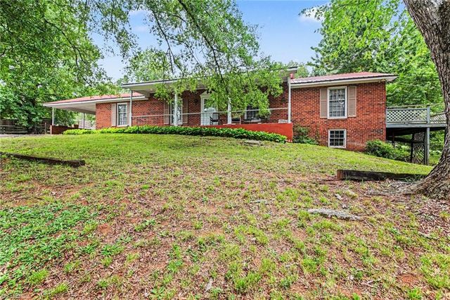 1040 Beechwood Road, King, NC 27021