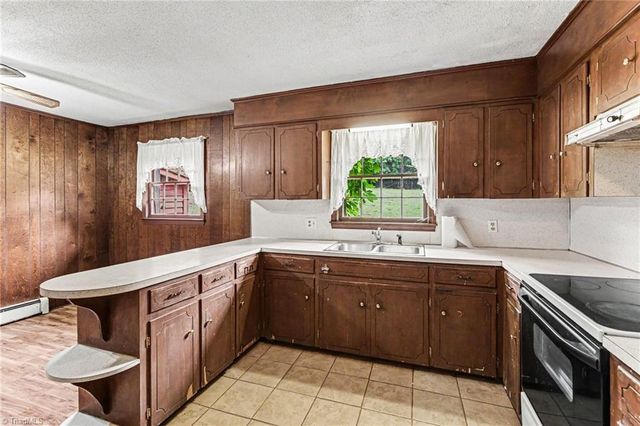 1040 Beechwood Road, King, NC 27021