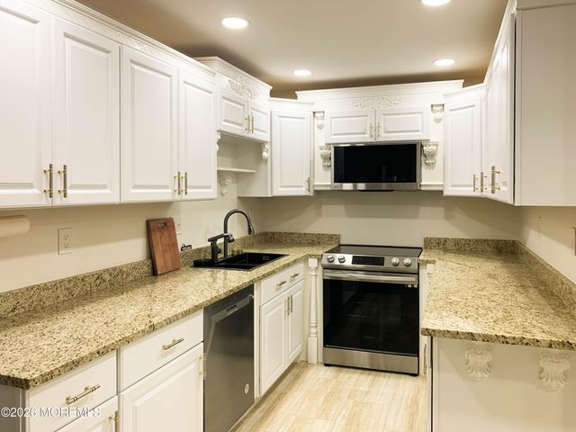 144B Farrington Court, Lakewood, NJ 08701