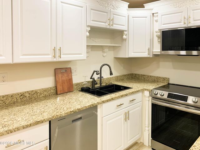 144B Farrington Court, Lakewood, NJ 08701