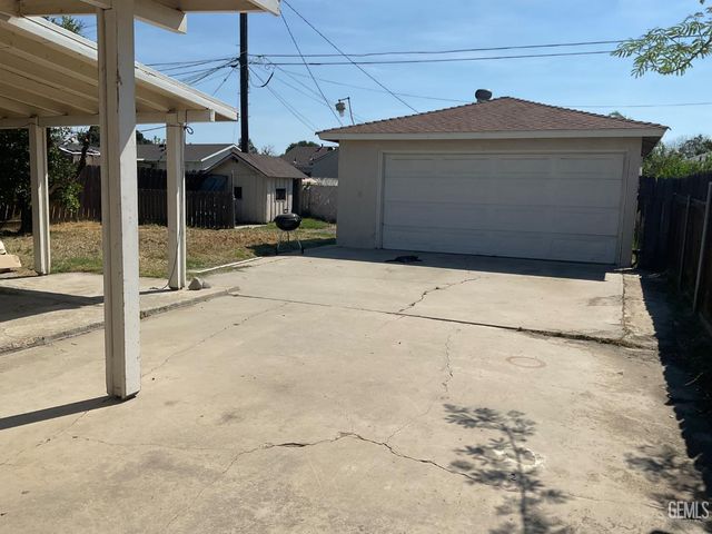 2603 Cleveland Way, Bakersfield, CA 93304