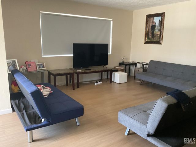 2603 Cleveland Way, Bakersfield, CA 93304